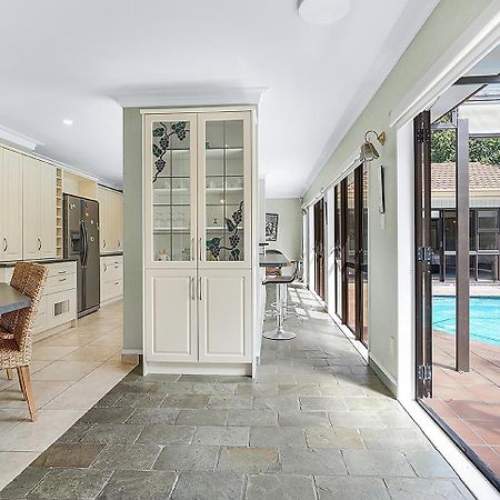 Wow, Spacious Home With A Pool Hamilton Exterior photo