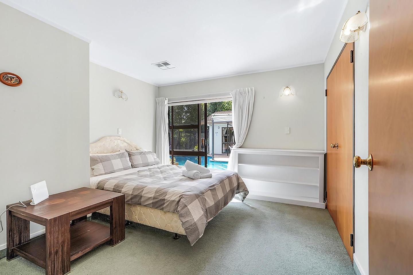Wow, Spacious Home With A Pool Hamilton Exterior photo