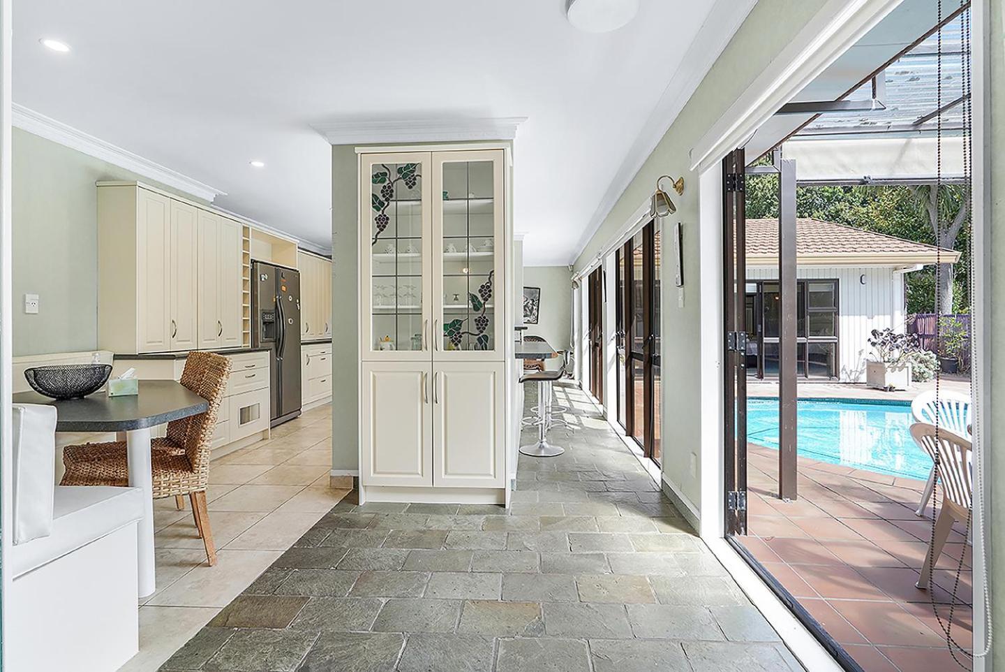 Wow, Spacious Home With A Pool Hamilton Exterior photo