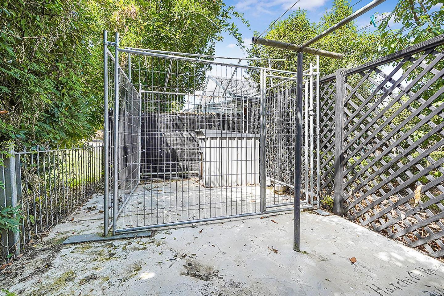 Wow, Spacious Home With A Pool Hamilton Exterior photo